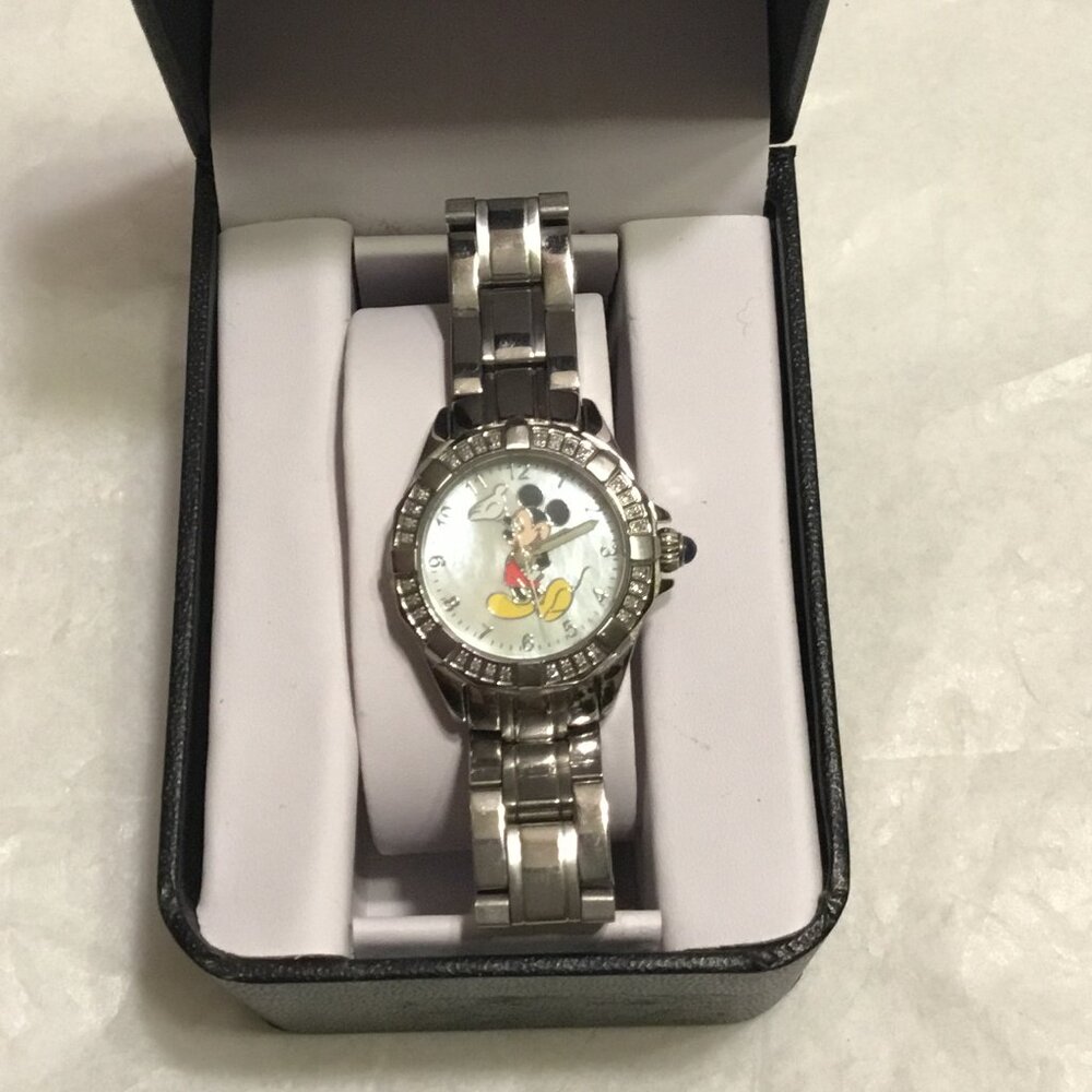 Very nice Disney Mickey Mouse watch w/ 32 sparkling diamonds